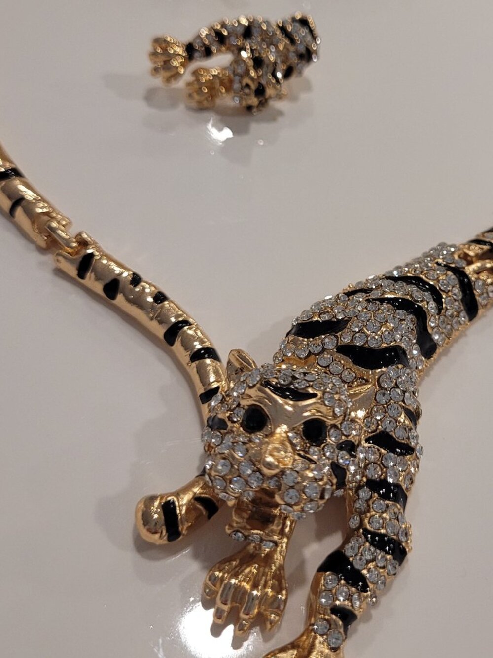 Tiger Necklace, Bracelet, Earrings and Ring! Set. Gold-tone. Rhinestones. - Picture 3 of 10